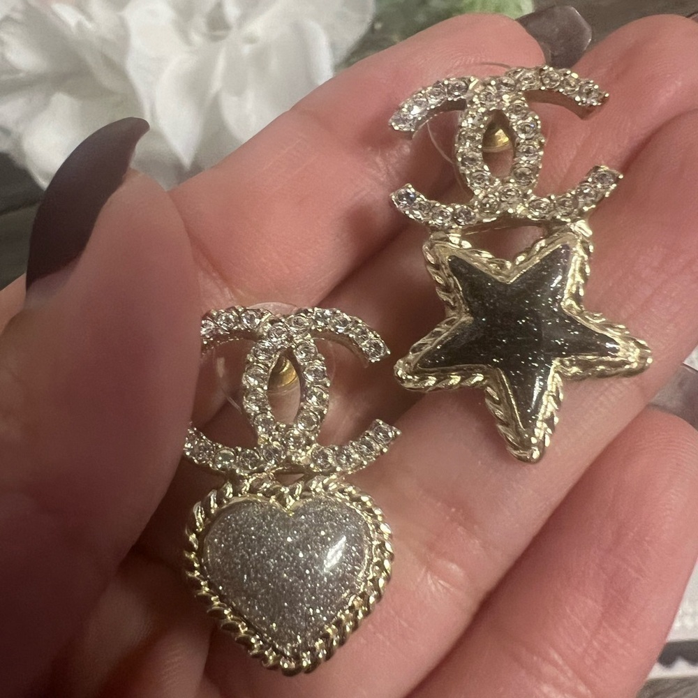 CHANEL Gold CC Crystal Enamel Star Heart Earrings - Picture 2 of 10